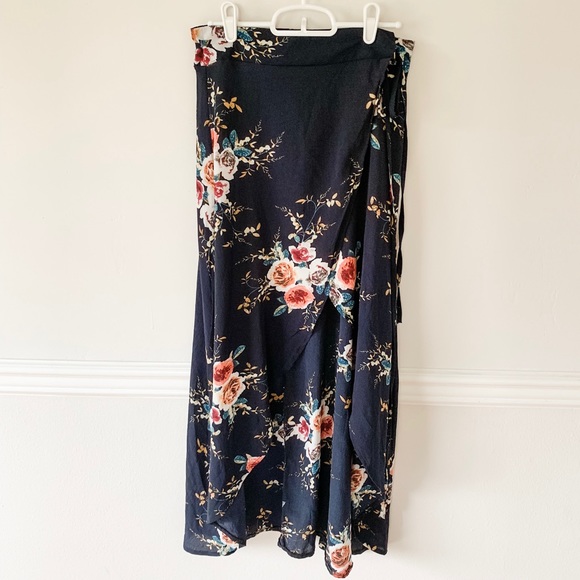 Dresses & Skirts - Floral  wrap skirt